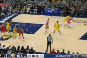 努力追赶！本-西蒙斯抢断反击一条龙 大踏步起飞滑翔暴扣