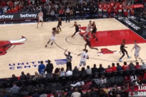 力挽狂澜！科比-怀特强投打成3+1 末节独得15分帮助公牛拖进加时