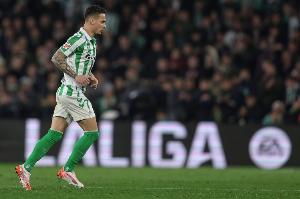 曼联球迷评安东尼希望留在贝蒂斯：卡灵顿基地有那么糟糕吗？