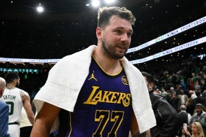 静雨：39岁霍福德移动似比东契奇更灵活 老詹不得不承担大量球权