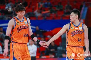 新民晚报：上海男篮飘了？