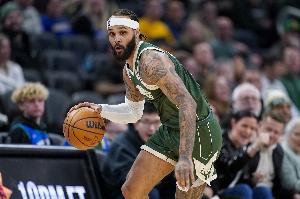 替补差距明显！湖人替补共得13分 而雄鹿多达33分