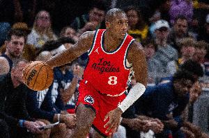 能攻能防！快船邓恩5投3中 拿下9分4板2助2断&正负值+28