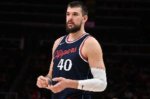 被双塔压制！祖巴茨14中7拿到14分13板2助2帽