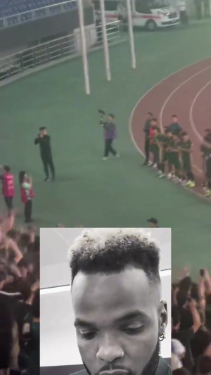 悼念浙江球迷赛后谢场环节集体高喊布彭扎，浙江球员沮丧低头