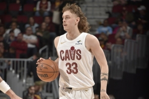 名记：骑士队已向卢克-特雷弗斯提供一份双向资格报价