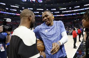 老将自由球员市场将迎签约热潮！保罗与快船仍在商讨重聚