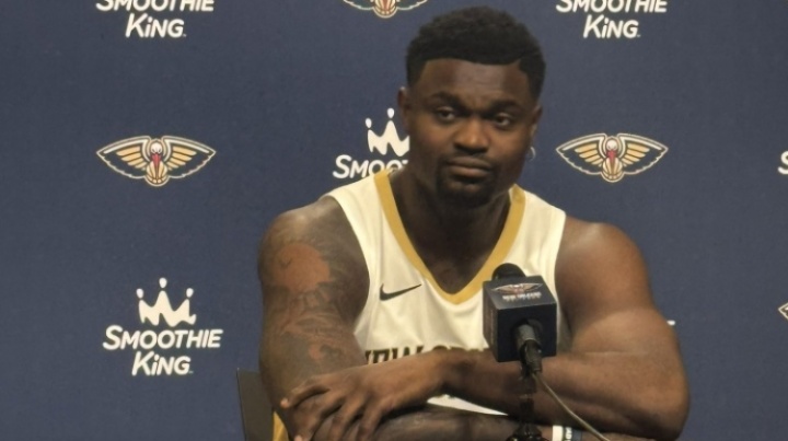 怎么瘦成这样了！锡安出席媒体日活动 脸上棱角分明&下巴都尖了