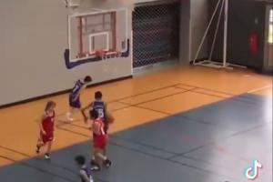 很喜欢生气砸球啊！小时候的文班亚马是怎么打球的？