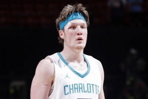 白人也能飞？三球谈克尼佩尔：他的弹跳让我惊讶 没想到这么能蹦