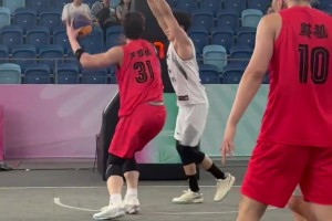 经典自投自抢！王哲林三人篮球疯狂刷板补到进为止