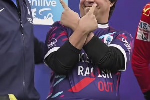 蓝黑队长！网友：劳塔罗场上场下的职业属性是完美的❤