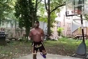 詹姆斯养活了多少人？这位老哥靠着模仿詹姆斯已经开上跑车了