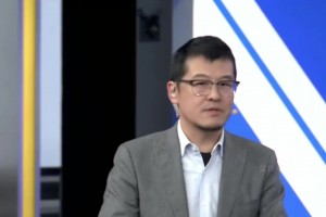 被裁经字母同意了吗？杨毅此前：谁让利拉德来的？是字母哥首肯的