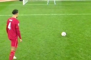 明知山有虎偏向虎山行！范戴克这脚点球罚的，真的太霸气了！