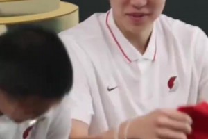 杨瀚森这个笑声太魔性了，难怪小卡要跟你学习中文呢