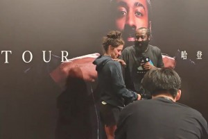 这样的登哥谁不爱！哈登中国行不忘给快船女助教唱生日快乐歌❤️